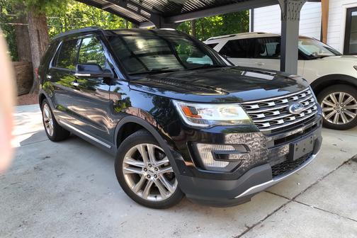 Photo 2 of 10 of 2016 Ford Explorer Limited
